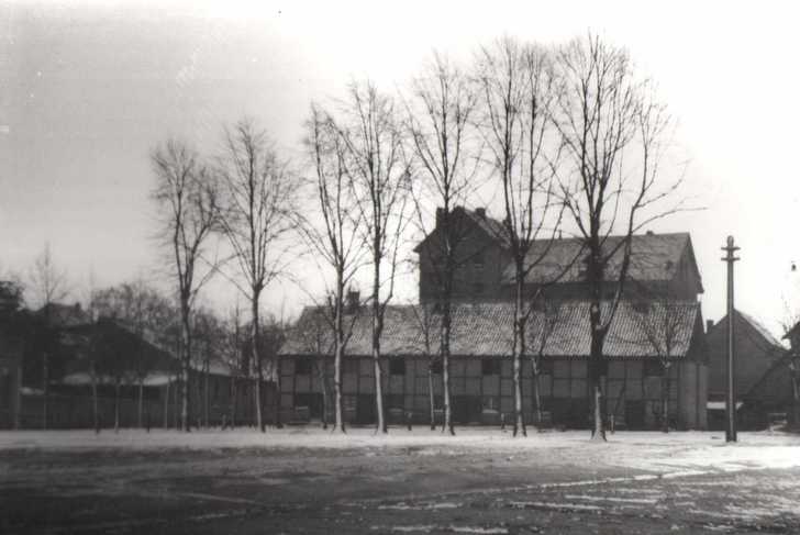 Schwarz-weiß-Foto vom Wilhelmsplatz, Baugrundstück