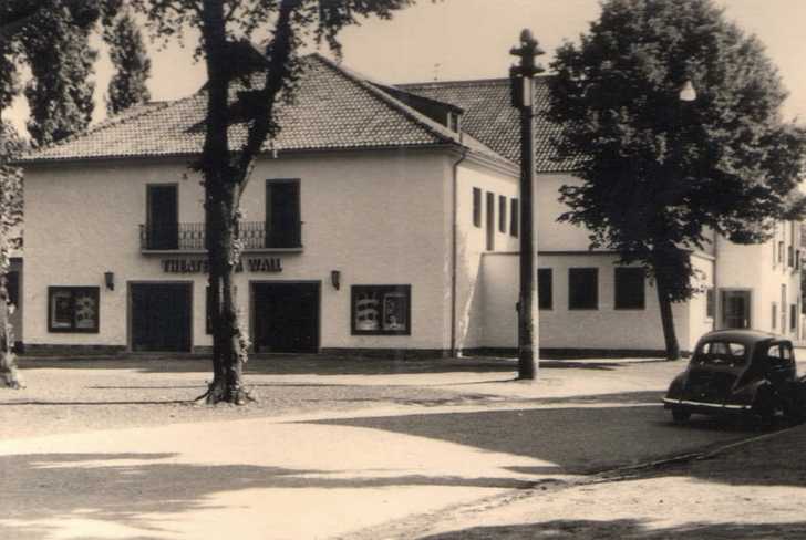 Blick von Außen auf das fertigestellte Theater